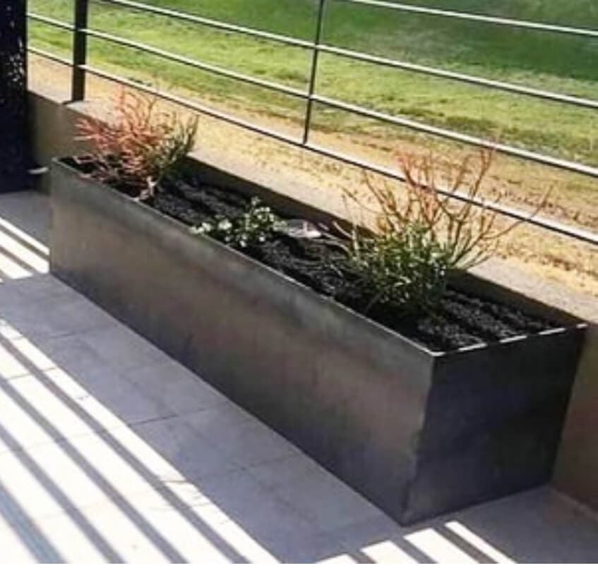 Border & Planter 15