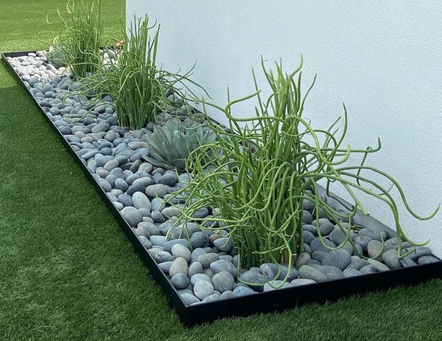 Border & Planter 21