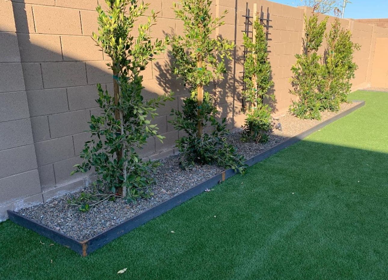Border & Planter 23