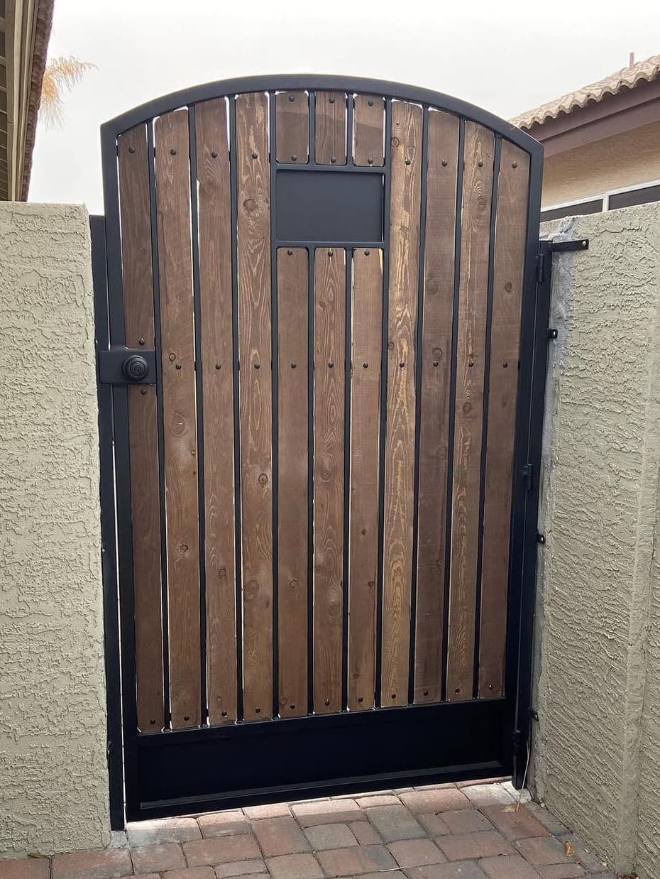 Custom Gate 37
