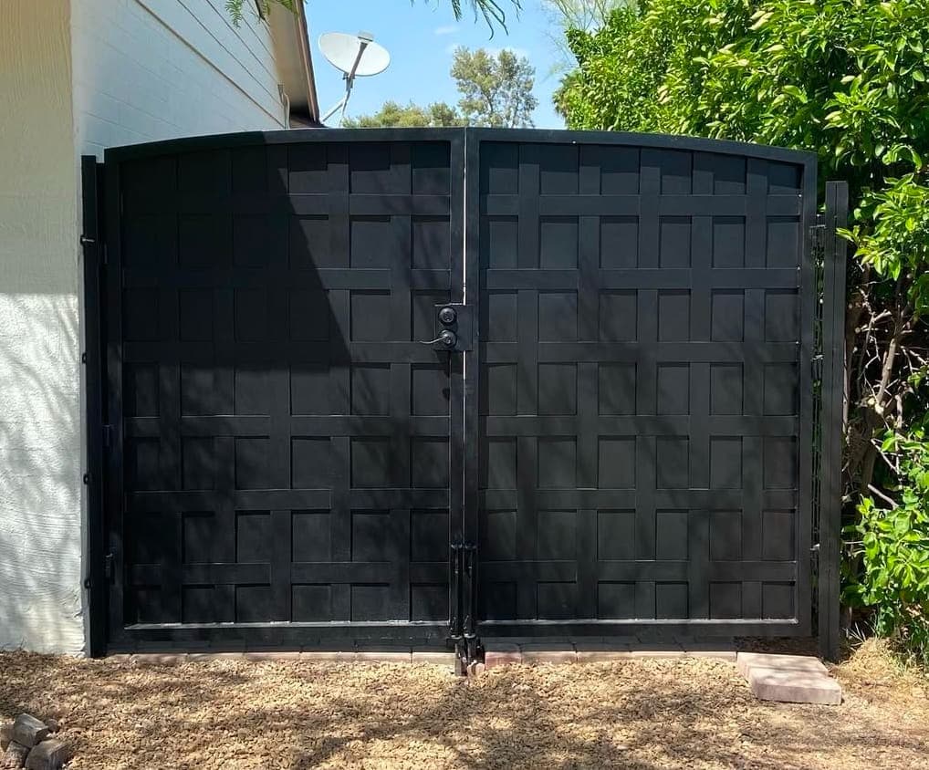Custom Gate 56